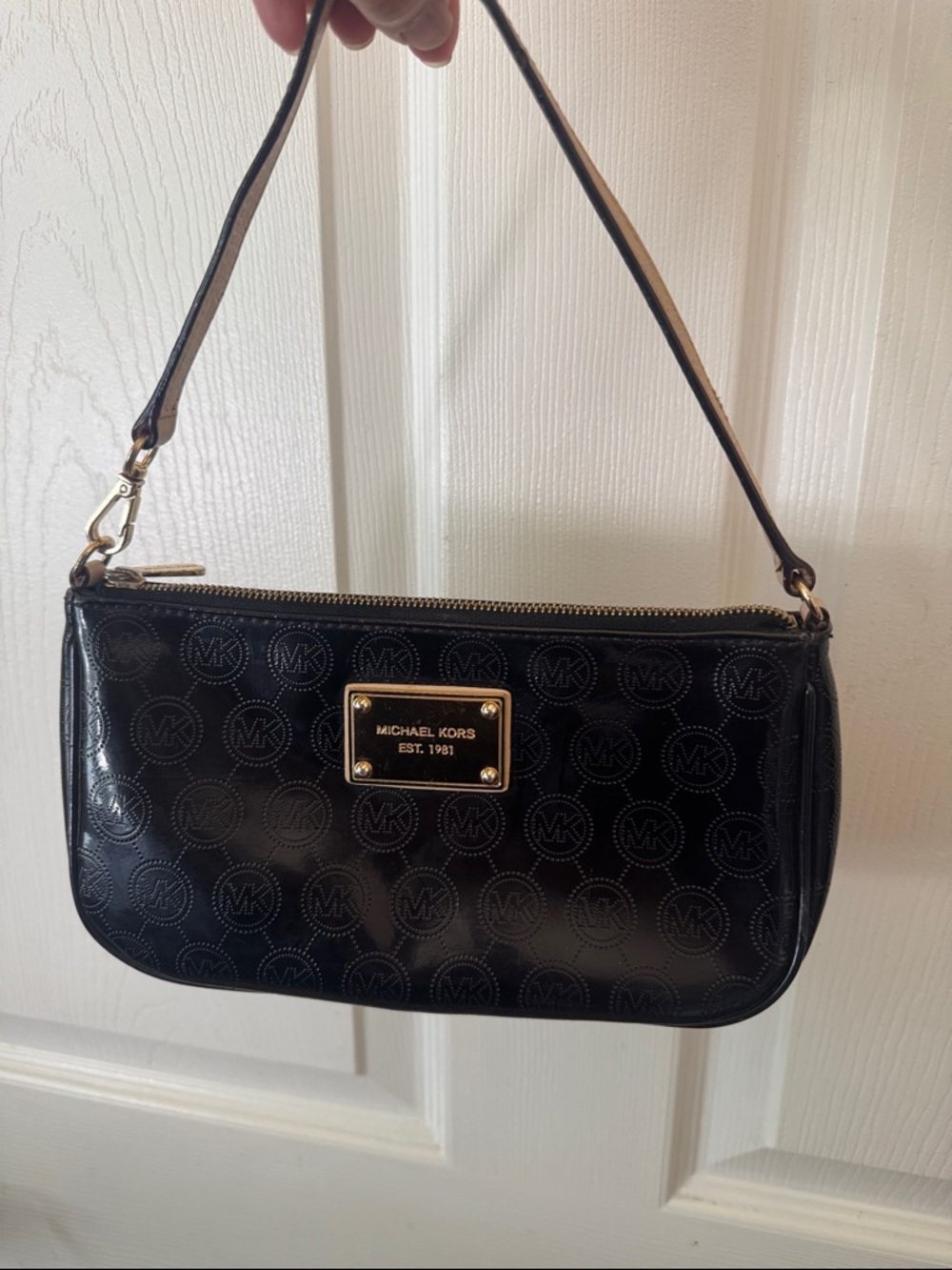 Michael Kors Black Patent Shoulder Bag with Gold Plaque - Picture 4 of 9